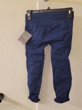 NUX Navy Blue Capri Athletic Leggings